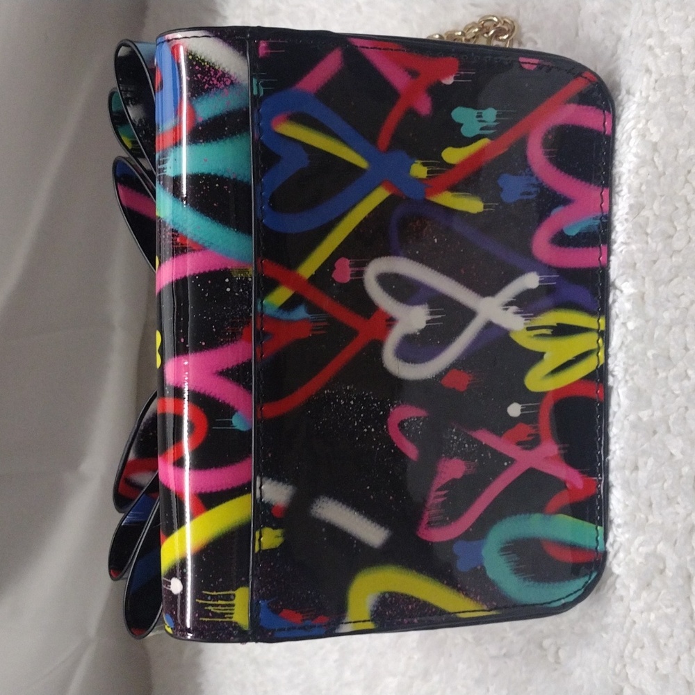 Betsey Johnson Graffiti Hearts Small Bow Flap Crossbody Purse - Picture 4 of 16